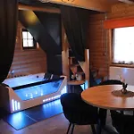 Pod Mlynska Skala - Z Prywatnym Jacuzzi I Kominkiem Farm stay Zdow