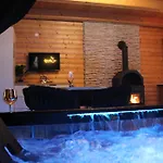 Farm stay Pod Mlynska Skala - Z Prywatnym Jacuzzi I Kominkiem Zdow