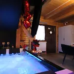 Pod Mlynska Skala - Z Prywatnym Jacuzzi I Kominkiem Alloggio per agriturismo Zdow