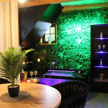 Pod Mlynska Skala - Z Prywatnym Jacuzzi I Kominkiem בית חווה Zdow