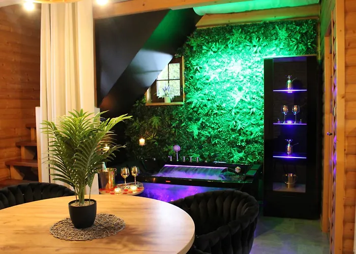 Pod Mlynska Skala - Z Prywatnym Jacuzzi I Kominkiem בית חווה Zdow